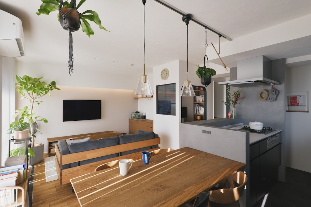 温かい食事と子どもの気配が繋がる家