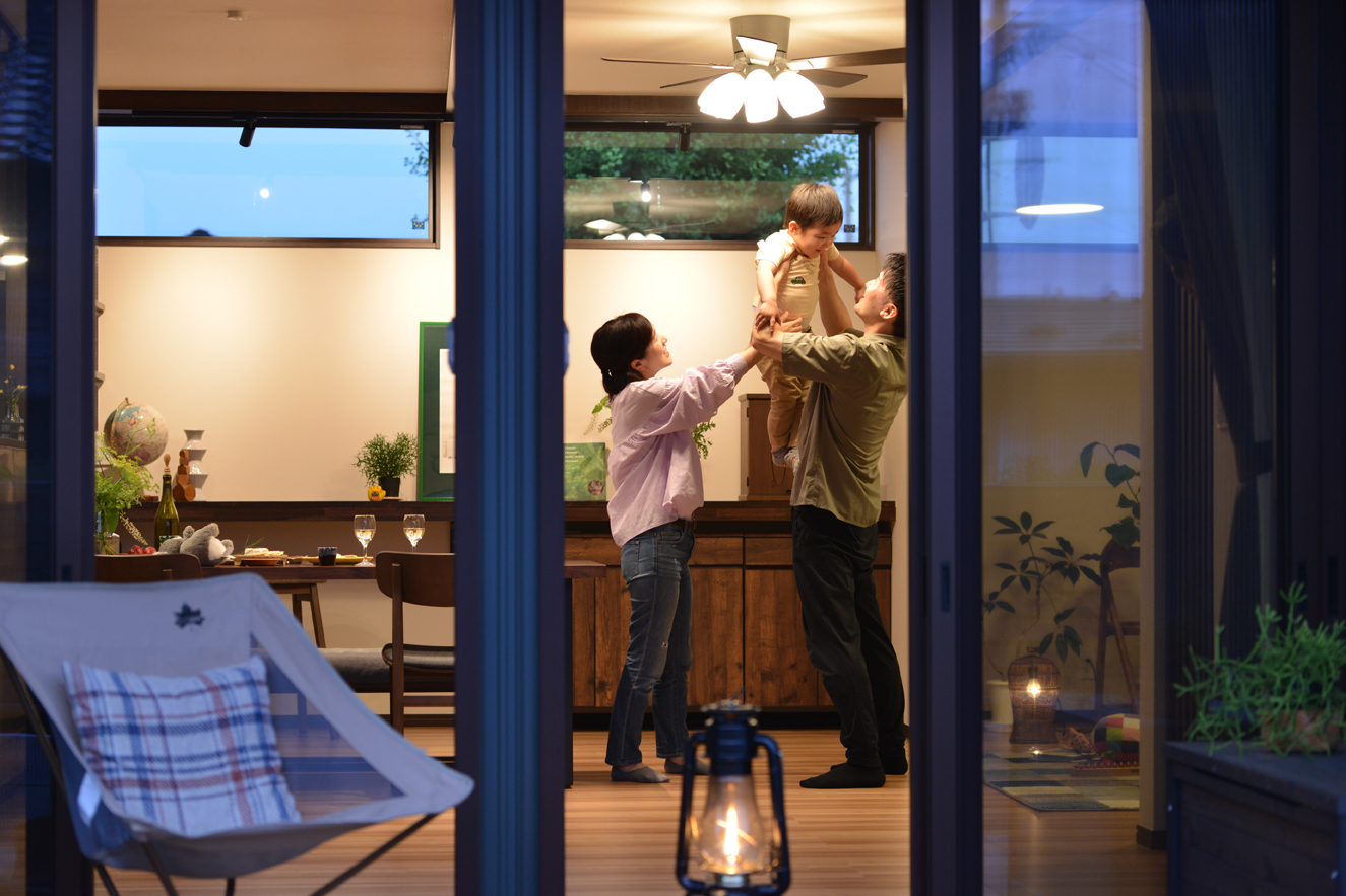 幸せリフトアップ！　わが家の夜は、光と笑い声