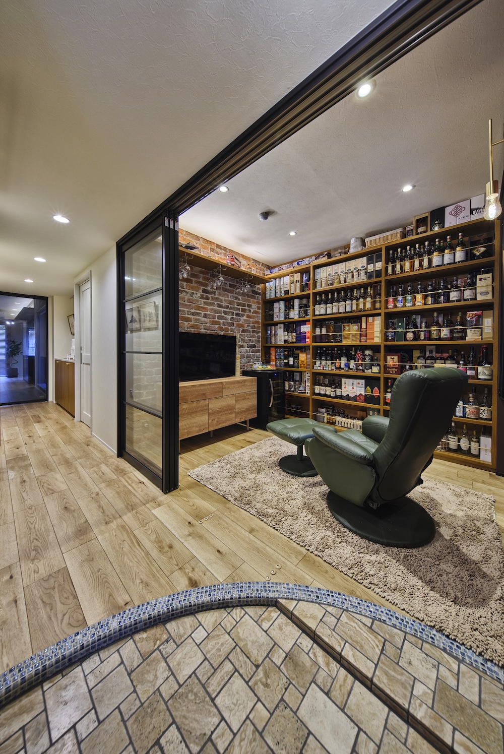 400本の美酒が彩る　我が家のBarホール